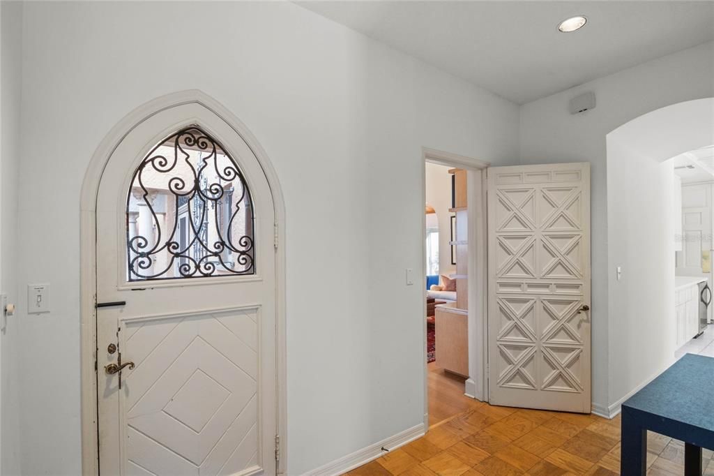 En Venta: $1,225,000 (3 camas, 3 baños, 3127 Pies cuadrados)