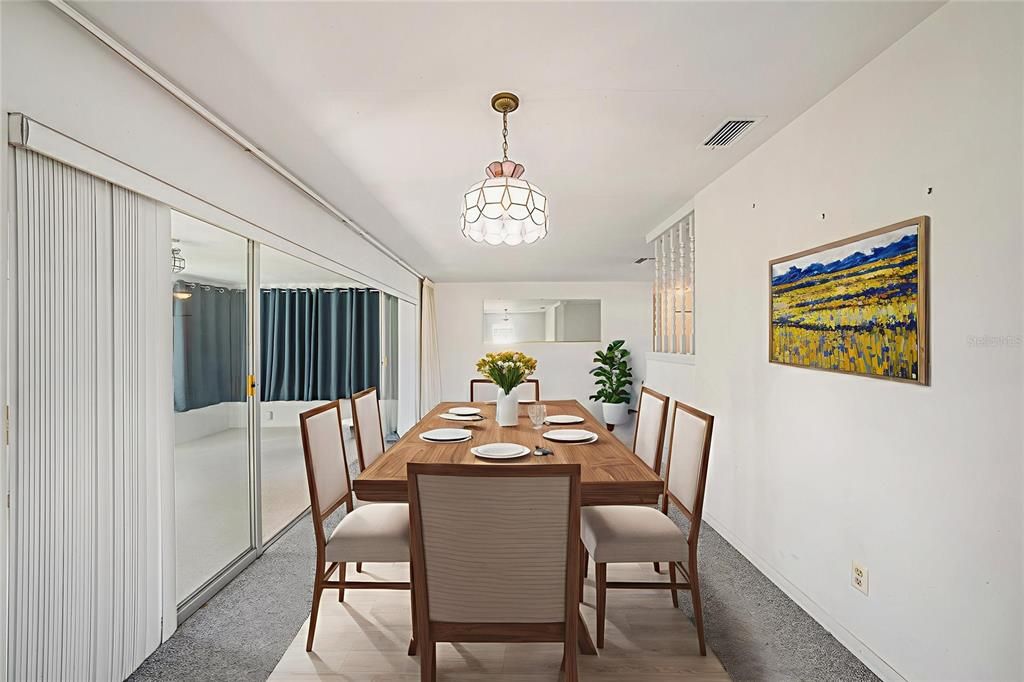 合同活跃: $375,000 (2 贝兹, 2 浴室, 1221 平方英尺)