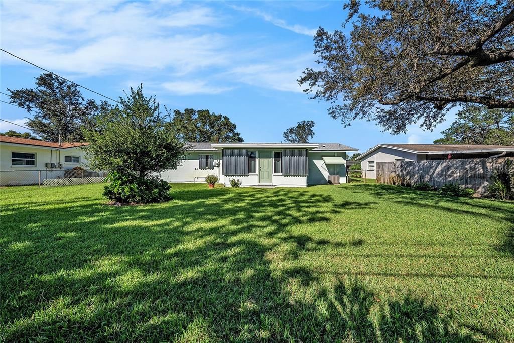 合同活跃: $375,000 (2 贝兹, 2 浴室, 1221 平方英尺)