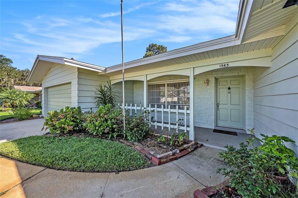 合同活跃: $375,000 (2 贝兹, 2 浴室, 1221 平方英尺)