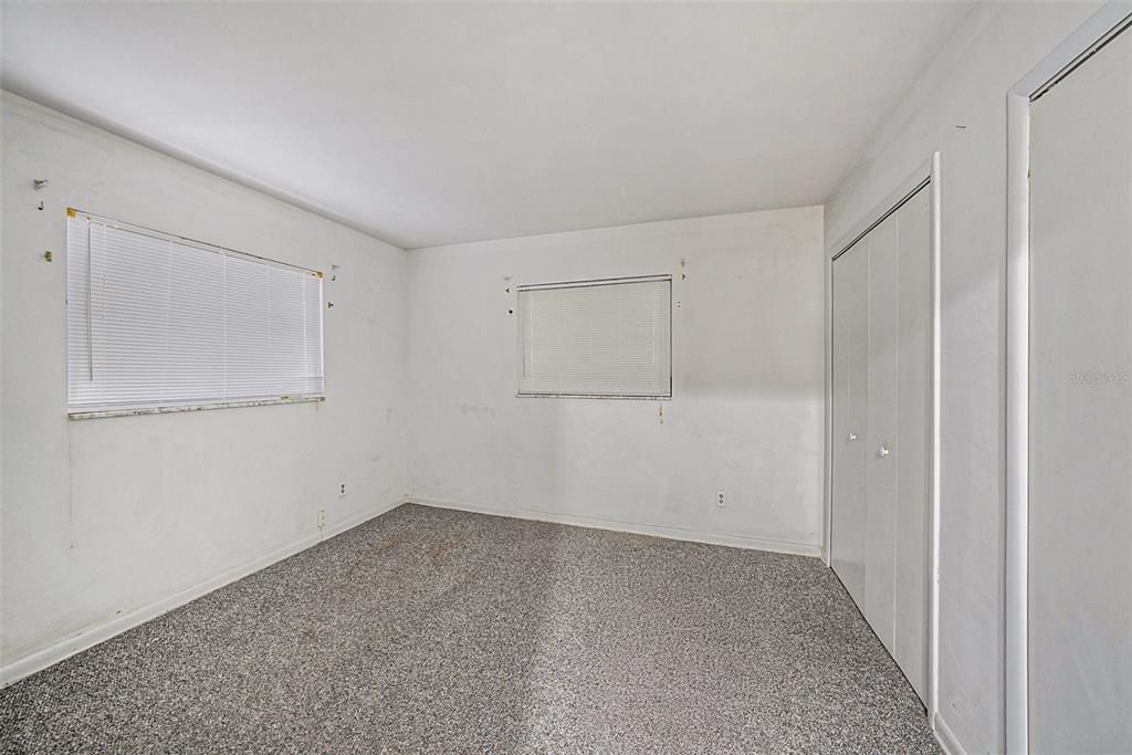 合同活跃: $375,000 (2 贝兹, 2 浴室, 1221 平方英尺)