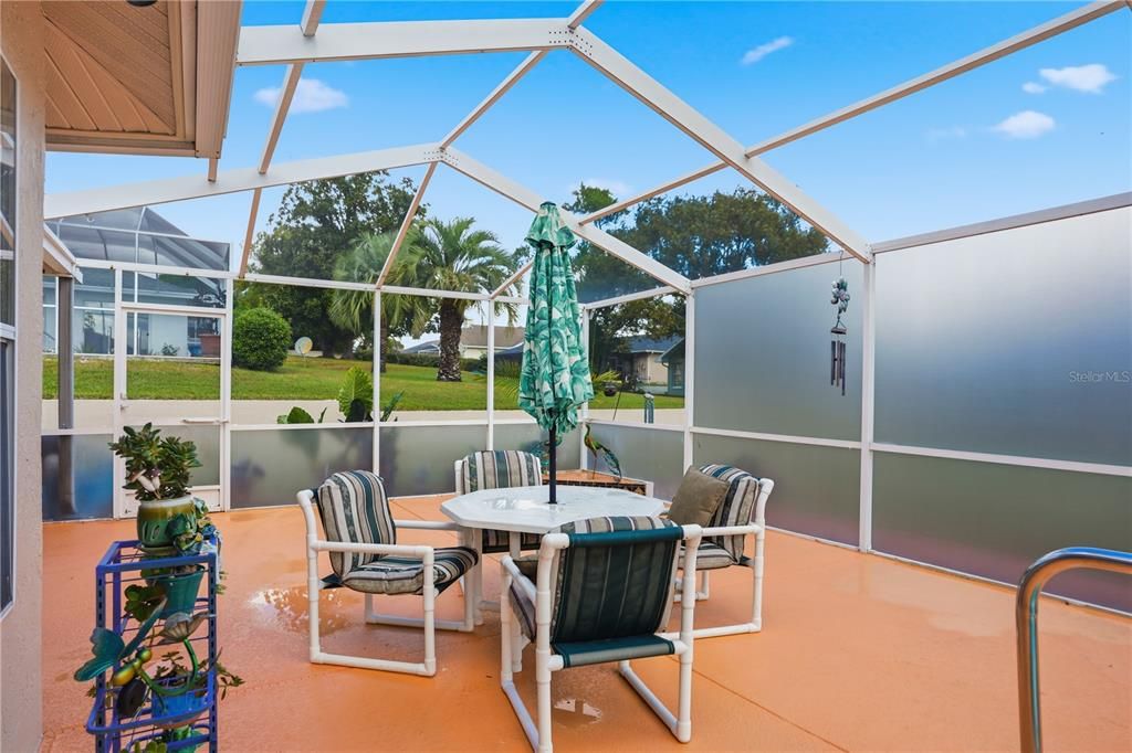 For Sale: $376,000 (3 beds, 3 baths, 1995 Square Feet)