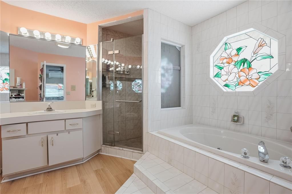 For Sale: $376,000 (3 beds, 3 baths, 1995 Square Feet)