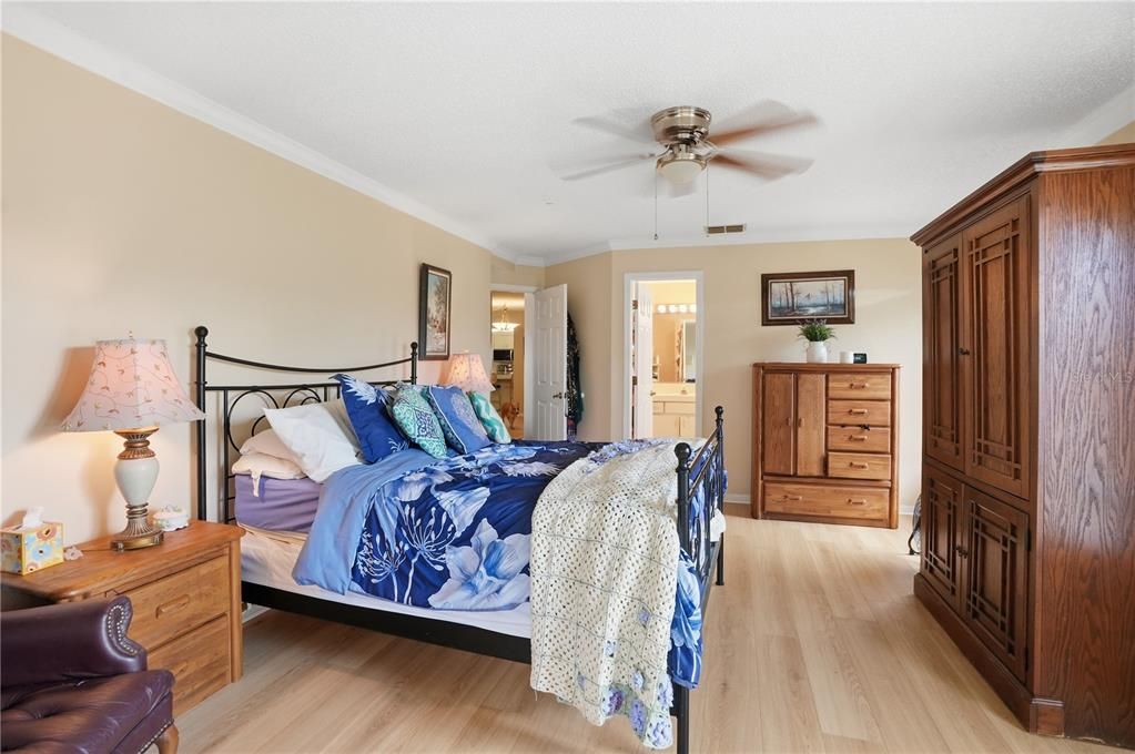 For Sale: $376,000 (3 beds, 3 baths, 1995 Square Feet)