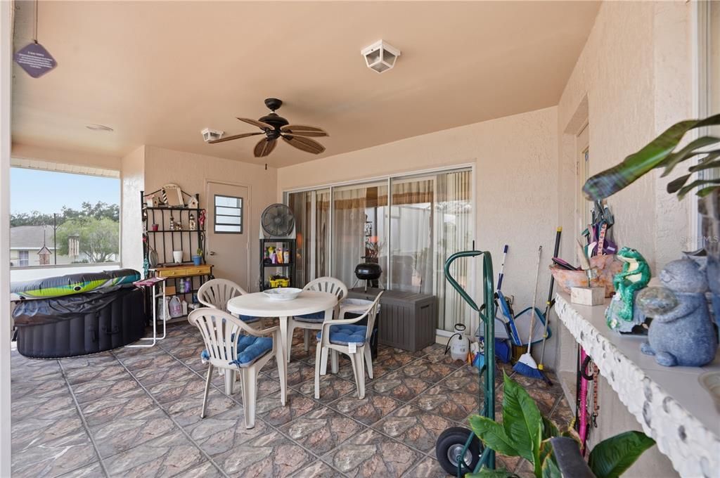 For Sale: $376,000 (3 beds, 3 baths, 1995 Square Feet)