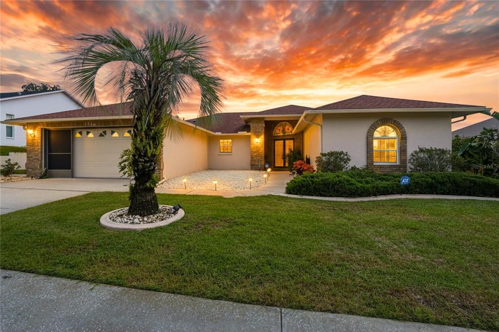 For Sale: $376,000 (3 beds, 3 baths, 1995 Square Feet)