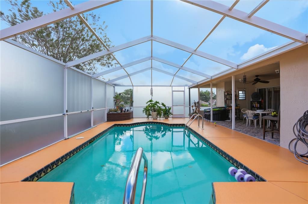 For Sale: $376,000 (3 beds, 3 baths, 1995 Square Feet)