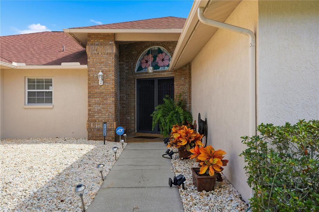 For Sale: $376,000 (3 beds, 3 baths, 1995 Square Feet)