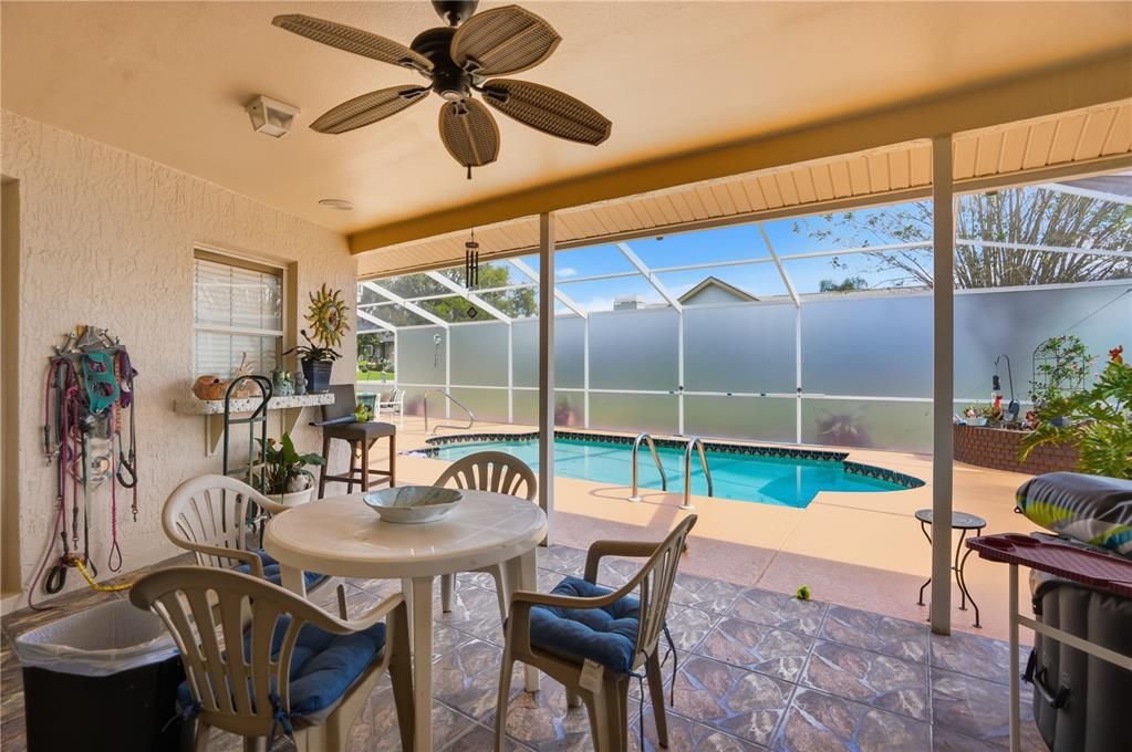 For Sale: $376,000 (3 beds, 3 baths, 1995 Square Feet)