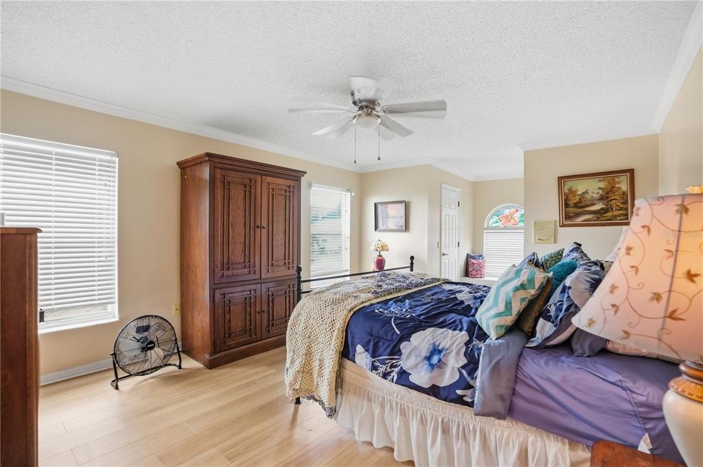 For Sale: $376,000 (3 beds, 3 baths, 1995 Square Feet)