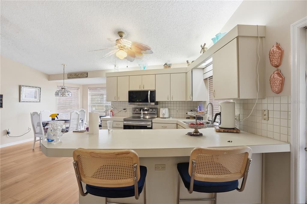 For Sale: $376,000 (3 beds, 3 baths, 1995 Square Feet)