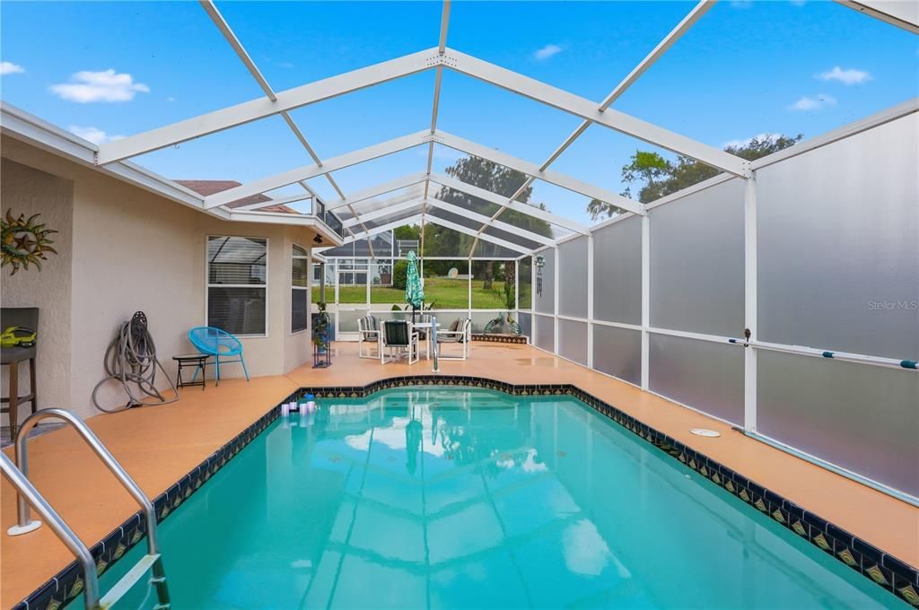 For Sale: $376,000 (3 beds, 3 baths, 1995 Square Feet)