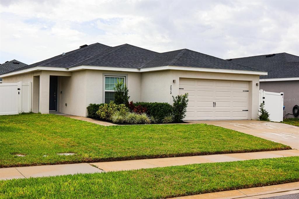 For Sale: $325,000 (3 beds, 2 baths, 1347 Square Feet)