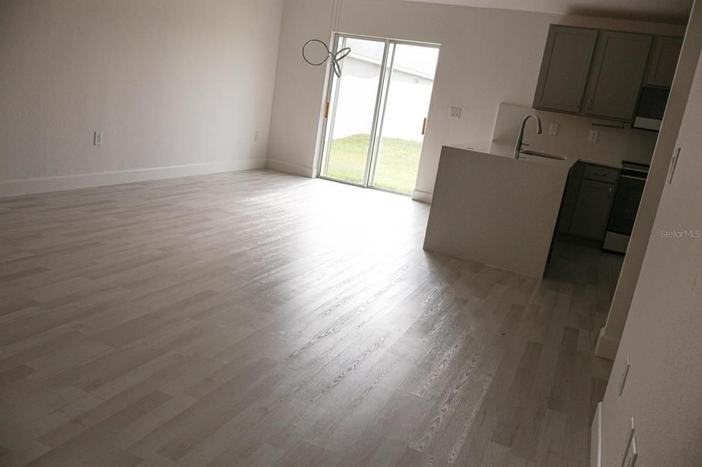 For Sale: $325,000 (3 beds, 2 baths, 1347 Square Feet)