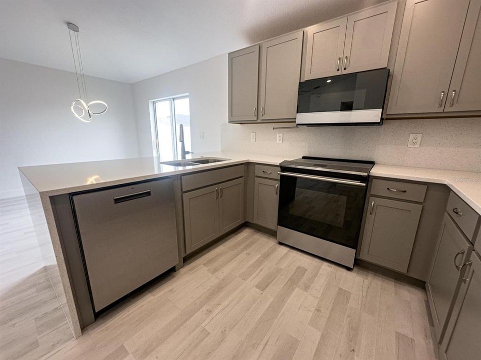 For Sale: $325,000 (3 beds, 2 baths, 1347 Square Feet)