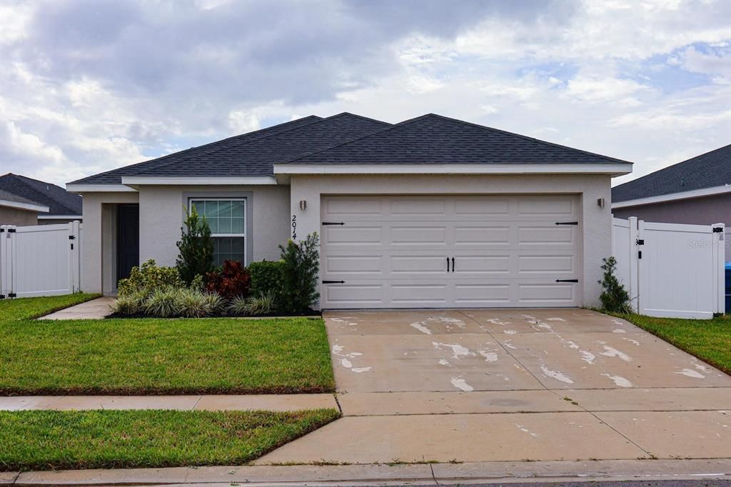 For Sale: $325,000 (3 beds, 2 baths, 1347 Square Feet)