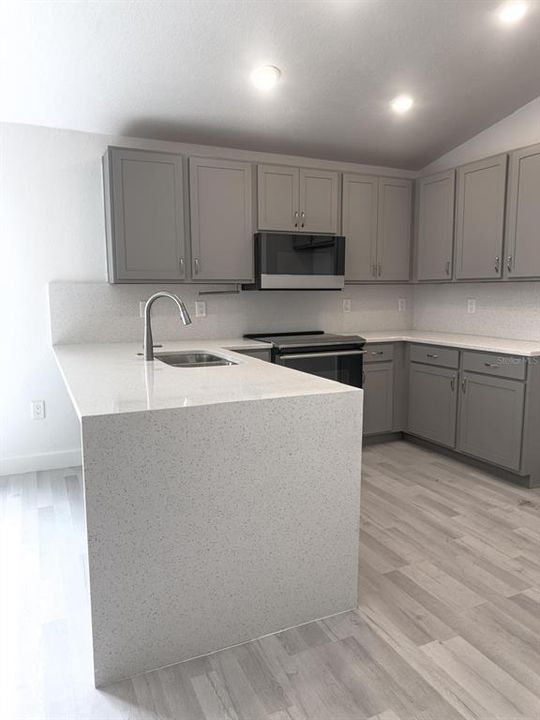 For Sale: $325,000 (3 beds, 2 baths, 1347 Square Feet)