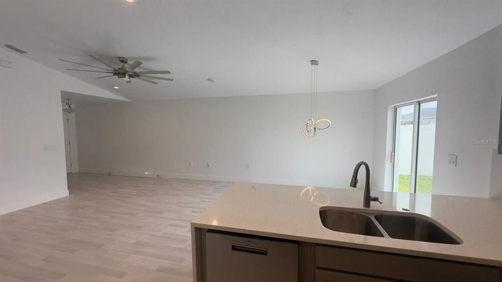 For Sale: $325,000 (3 beds, 2 baths, 1347 Square Feet)