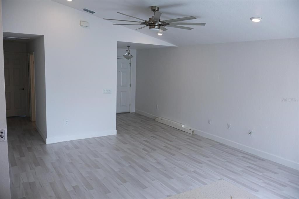 For Sale: $325,000 (3 beds, 2 baths, 1347 Square Feet)