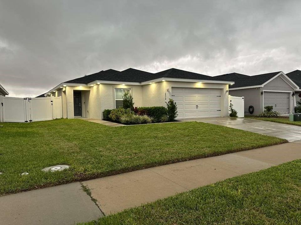 For Sale: $325,000 (3 beds, 2 baths, 1347 Square Feet)