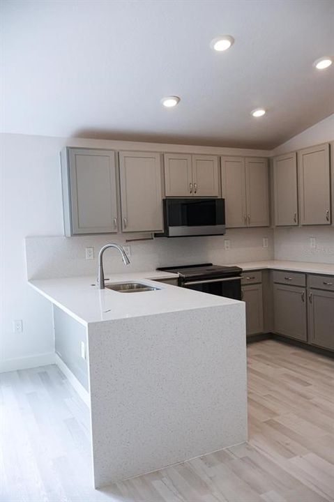 For Sale: $325,000 (3 beds, 2 baths, 1347 Square Feet)