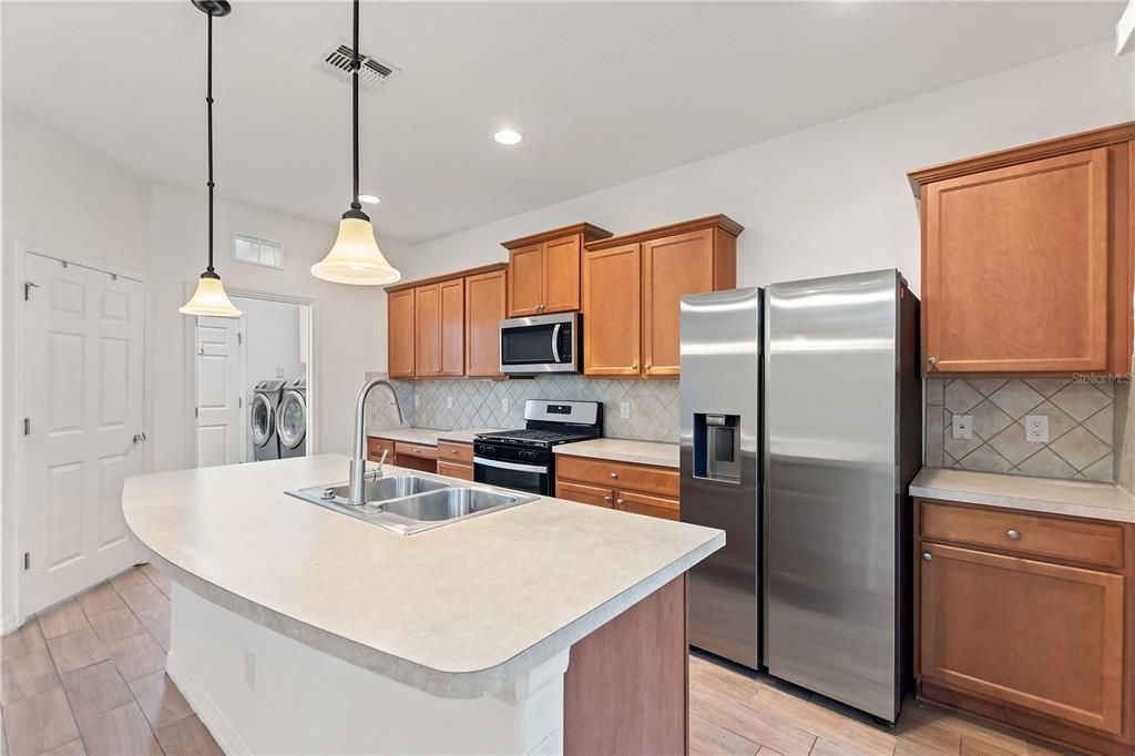 For Sale: $320,000 (2 beds, 2 baths, 1358 Square Feet)