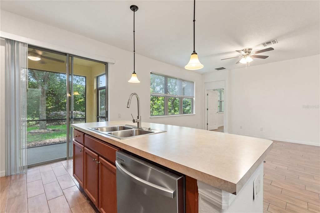 For Sale: $320,000 (2 beds, 2 baths, 1358 Square Feet)