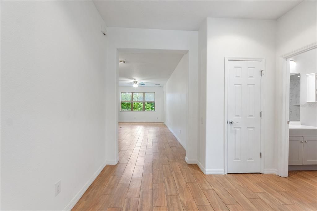 For Sale: $320,000 (2 beds, 2 baths, 1358 Square Feet)