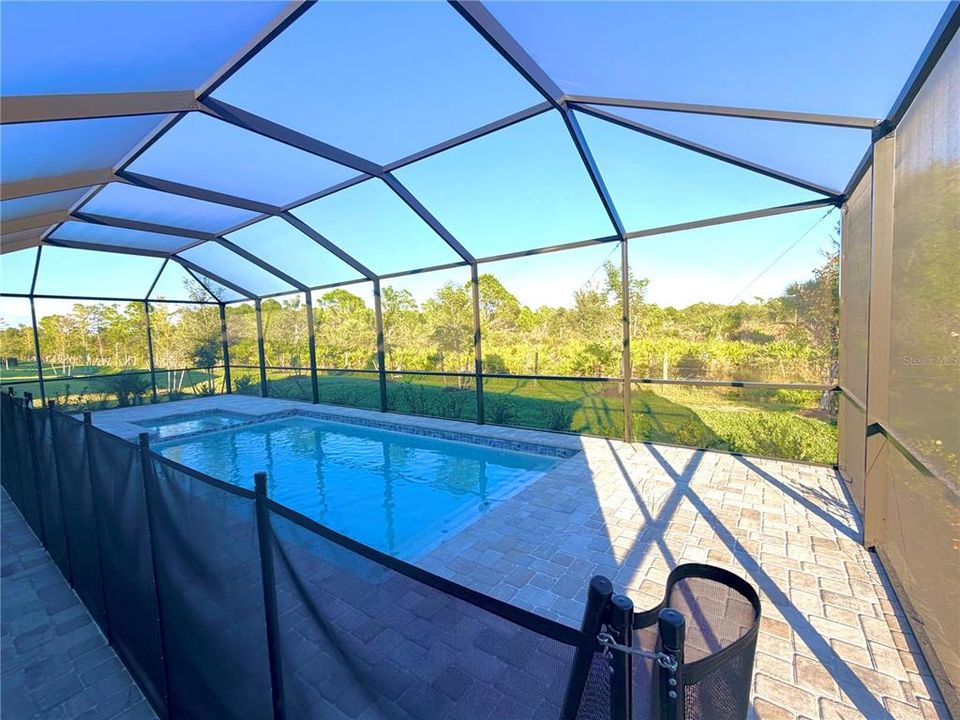 Activo con contrato: $499,597 (4 camas, 2 baños, 2449 Pies cuadrados)