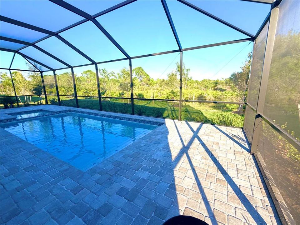 Activo con contrato: $499,597 (4 camas, 2 baños, 2449 Pies cuadrados)