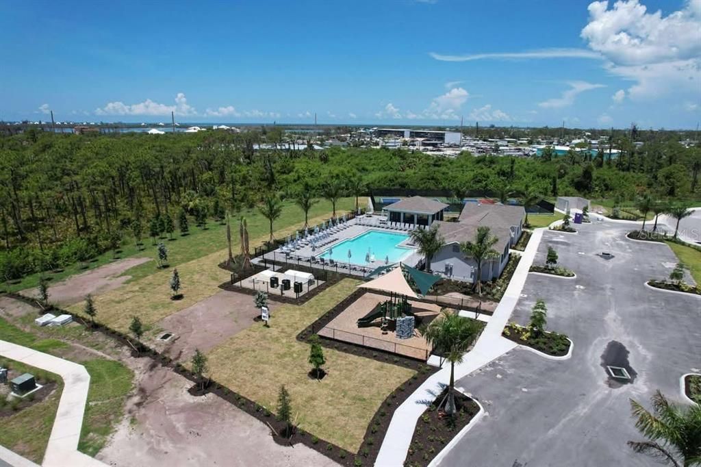 Activo con contrato: $499,597 (4 camas, 2 baños, 2449 Pies cuadrados)