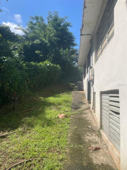 На продажу: $150,000 (3 спален, 1 ванн, 1965 Квадратных фут)