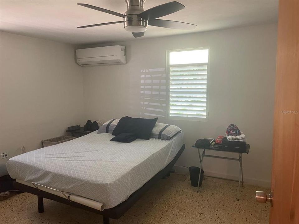 На продажу: $150,000 (3 спален, 1 ванн, 1965 Квадратных фут)