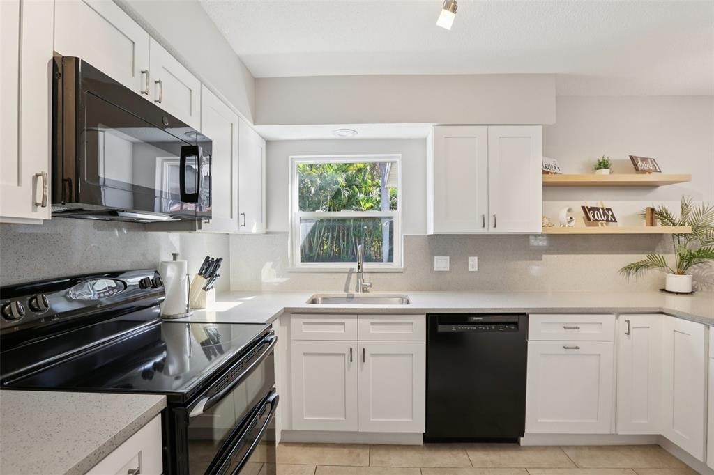 合同活跃: $512,900 (3 贝兹, 2 浴室, 1452 平方英尺)