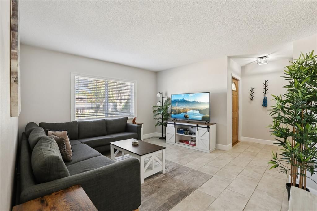 合同活跃: $512,900 (3 贝兹, 2 浴室, 1452 平方英尺)