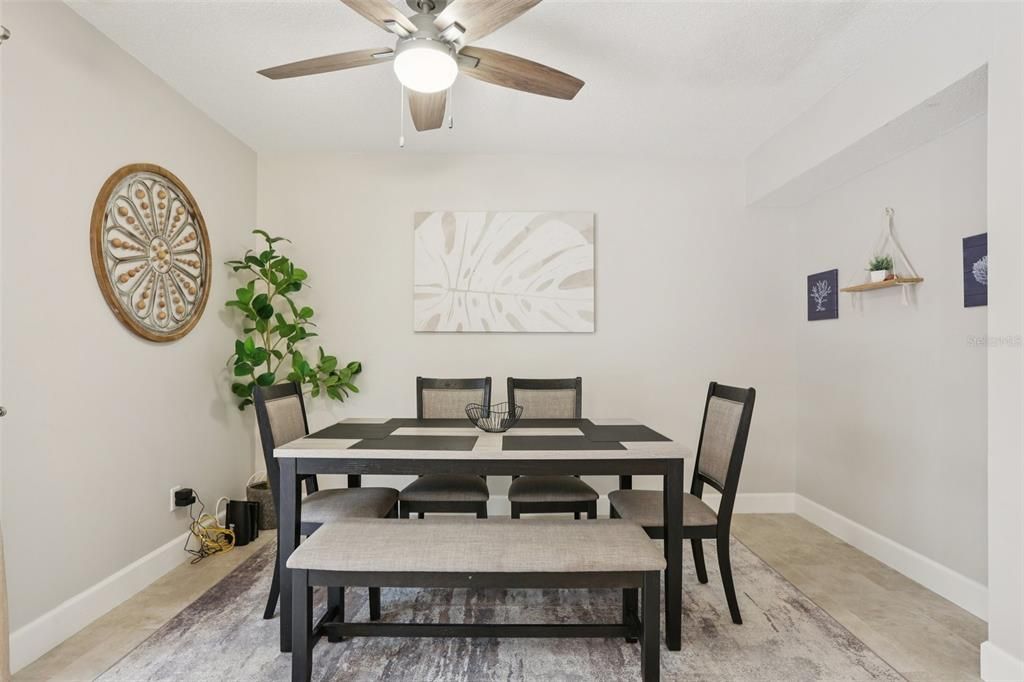 合同活跃: $512,900 (3 贝兹, 2 浴室, 1452 平方英尺)