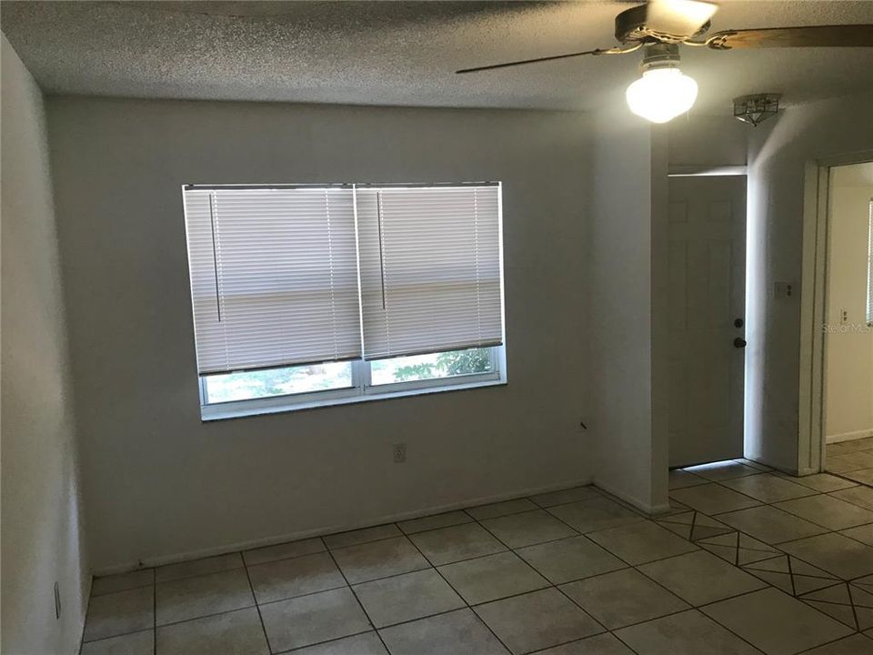 For Rent: $1,395 (1 beds, 1 baths, 950 Square Feet)