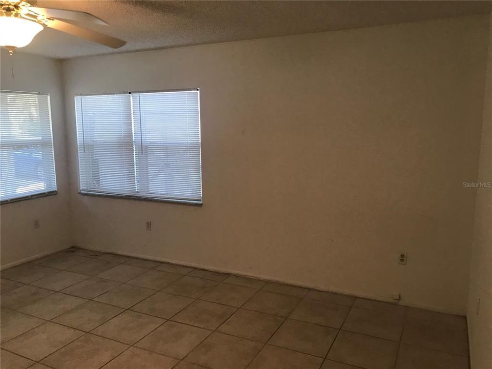 For Rent: $1,395 (1 beds, 1 baths, 950 Square Feet)