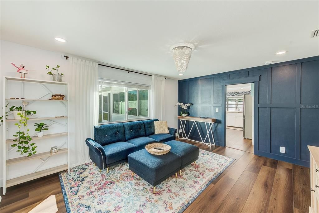 合同活跃: $450,000 (2 贝兹, 3 浴室, 1171 平方英尺)