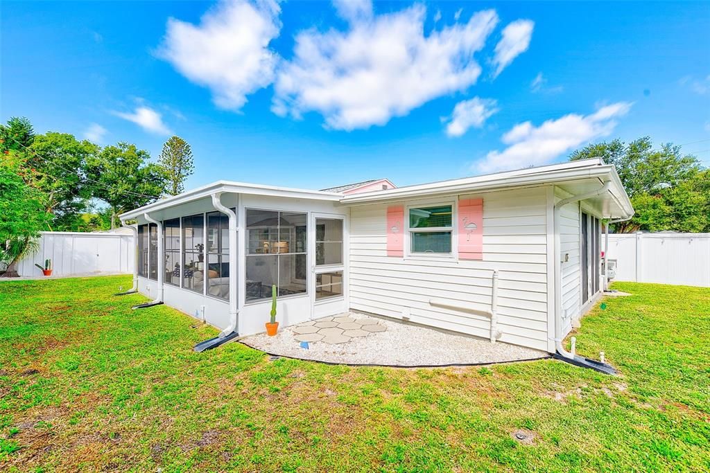 合同活跃: $450,000 (2 贝兹, 3 浴室, 1171 平方英尺)