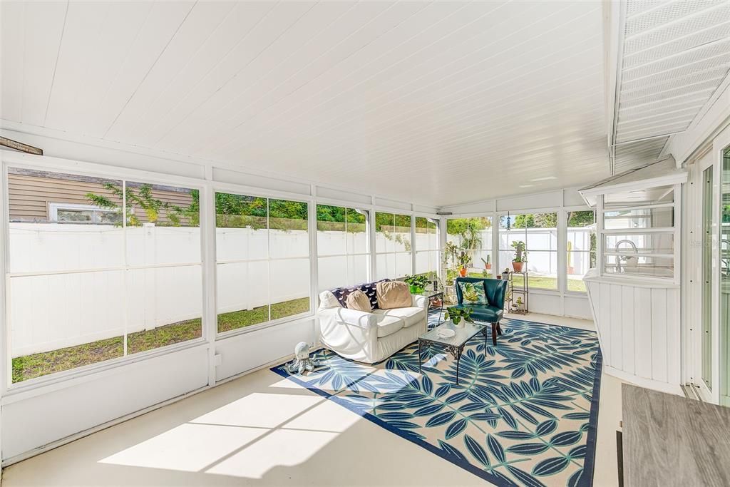 合同活跃: $450,000 (2 贝兹, 3 浴室, 1171 平方英尺)