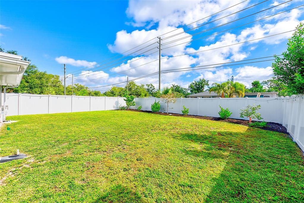 合同活跃: $450,000 (2 贝兹, 3 浴室, 1171 平方英尺)