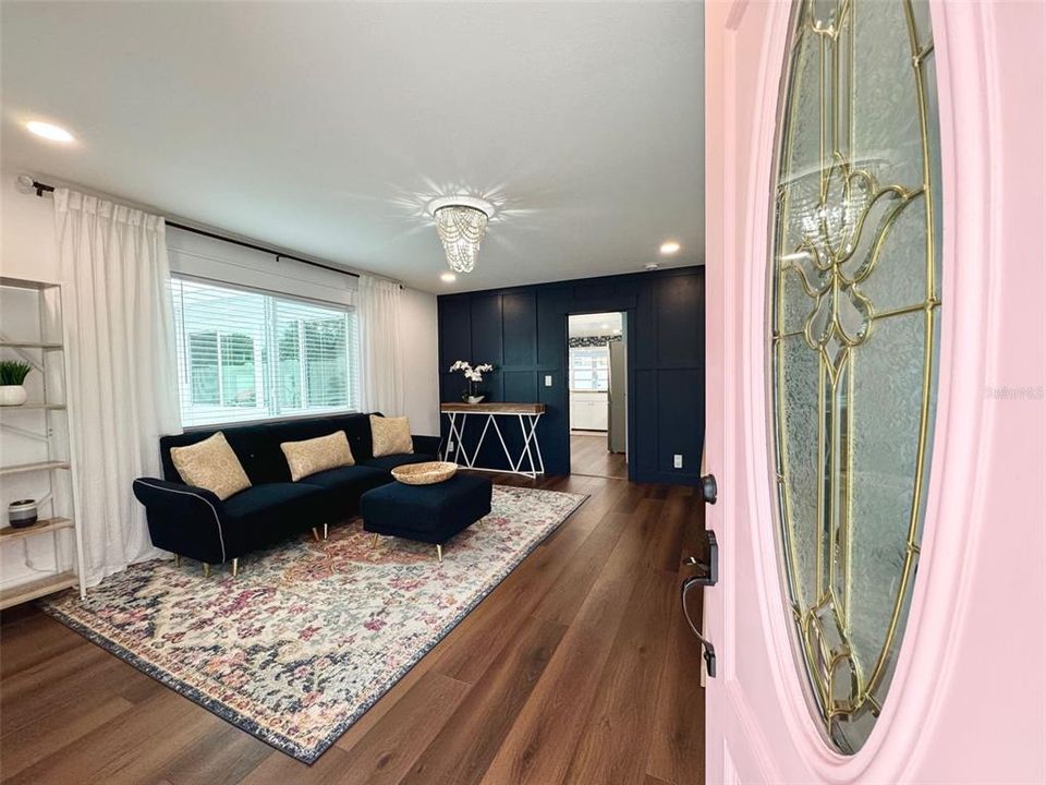 合同活跃: $450,000 (2 贝兹, 3 浴室, 1171 平方英尺)