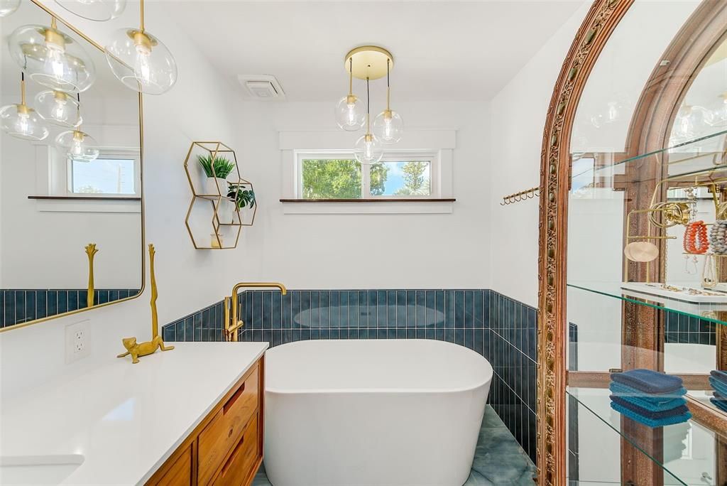 合同活跃: $450,000 (2 贝兹, 3 浴室, 1171 平方英尺)