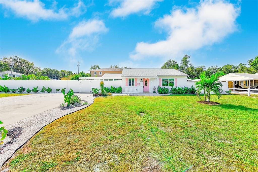 合同活跃: $450,000 (2 贝兹, 3 浴室, 1171 平方英尺)