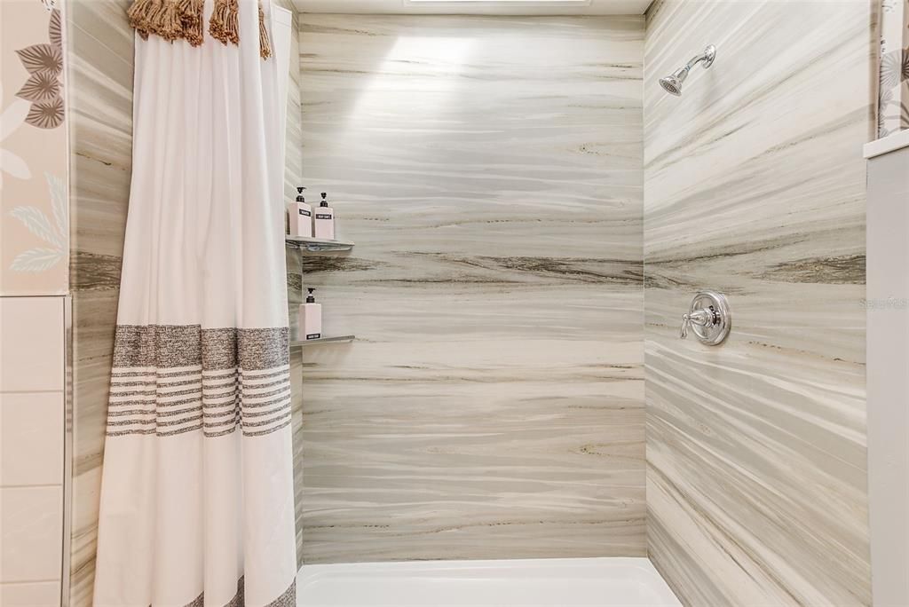 合同活跃: $450,000 (2 贝兹, 3 浴室, 1171 平方英尺)