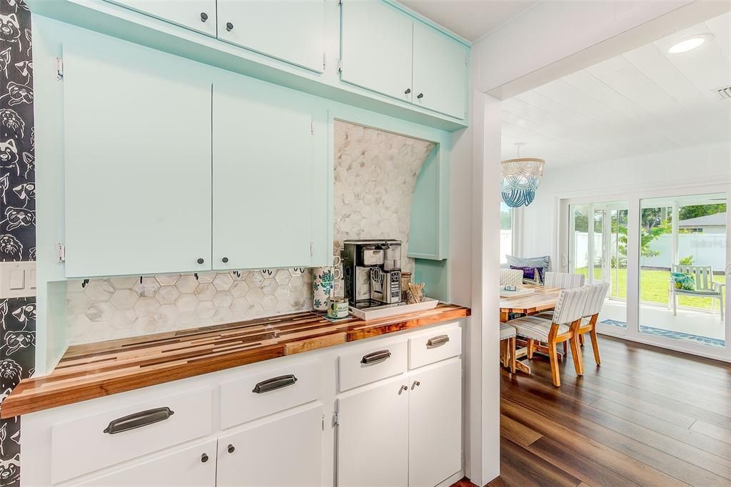 合同活跃: $450,000 (2 贝兹, 3 浴室, 1171 平方英尺)