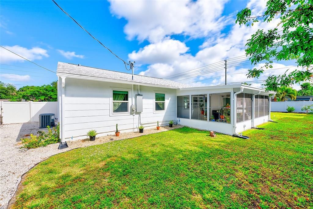 合同活跃: $450,000 (2 贝兹, 3 浴室, 1171 平方英尺)