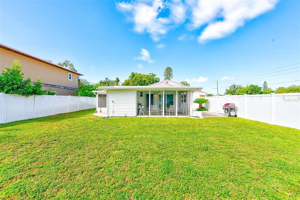 合同活跃: $450,000 (2 贝兹, 3 浴室, 1171 平方英尺)