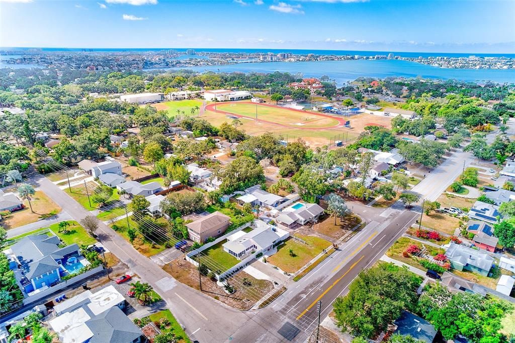 合同活跃: $450,000 (2 贝兹, 3 浴室, 1171 平方英尺)